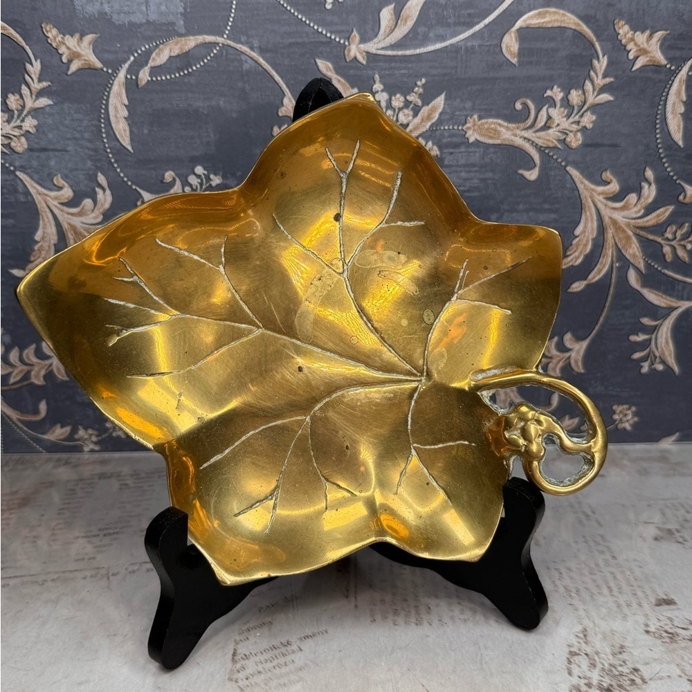 Vintage Solid Brass Leaf Dish Trinket Tray MCM Hollywood Regency Decor - Picture 2 of 9